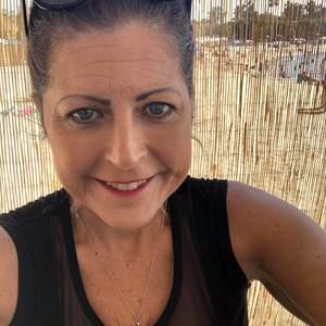 Meet your Posher, Denise